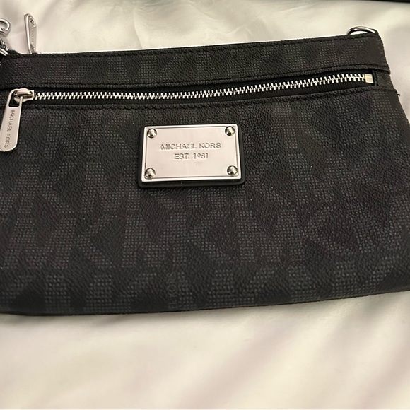 michael kors purses and wallets!! - Picture 11 of 14